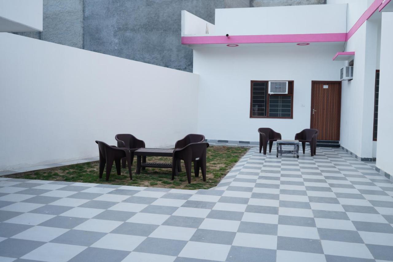 Roop Niwas Bed and Breakfast Amritsar Exteriör bild