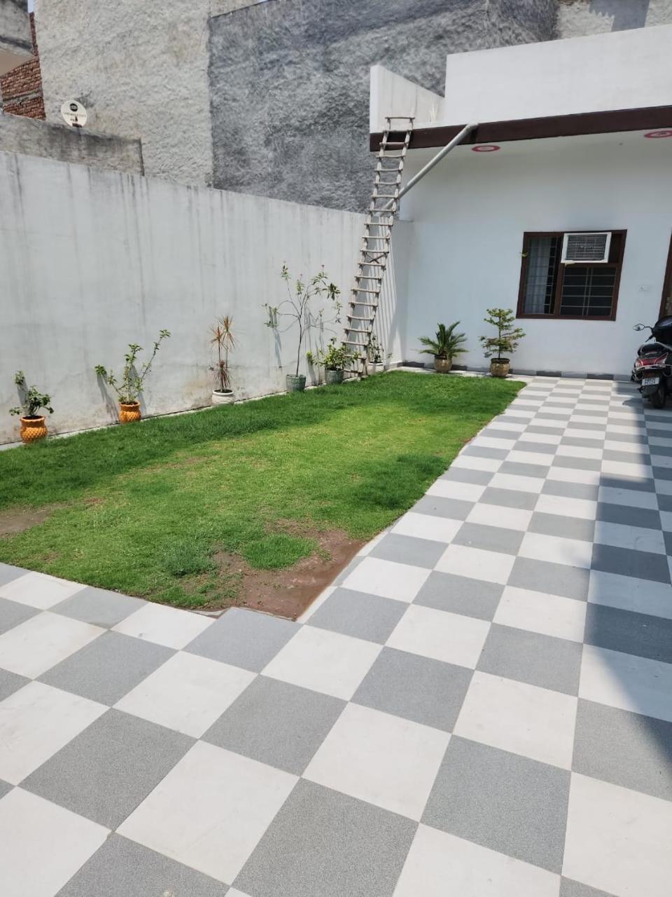 Roop Niwas Bed and Breakfast Amritsar Exteriör bild